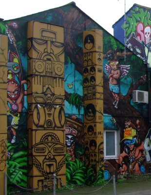 Graffiti - Chimney Totem Pole